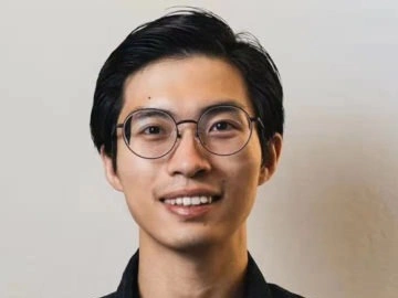Junjia He